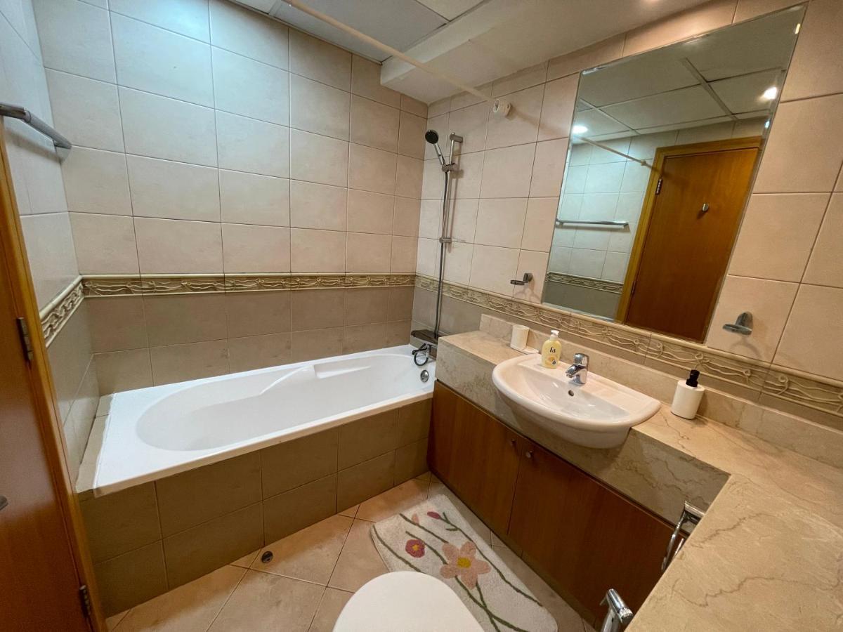 Metro Premium Location Spacious 2 Bedroom Apartment Right Next To The Metro Дубай Экстерьер фото